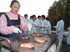 「常陸牛」の試食に受講生たちは大興奮