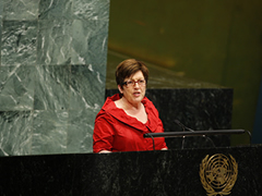 国連総会で発表するポーリン・グリーンICA会長（写真提供：国連）