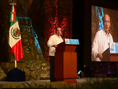 総会で挨拶を行うカルデロン大統領（写真提供：ICA）